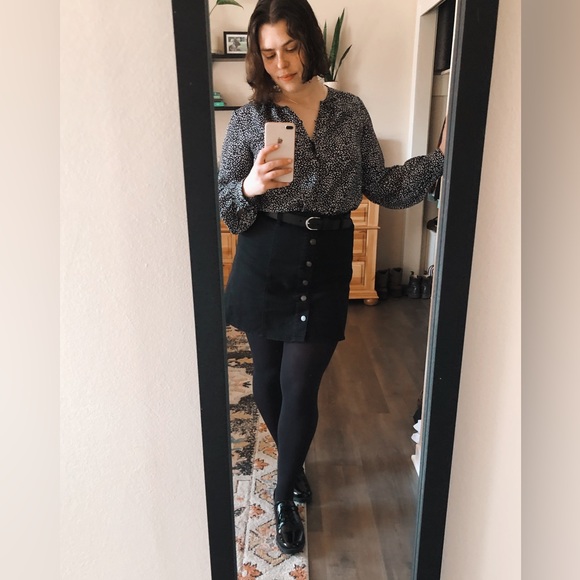 Meet your Posher, Emily - Picture 2 of 2